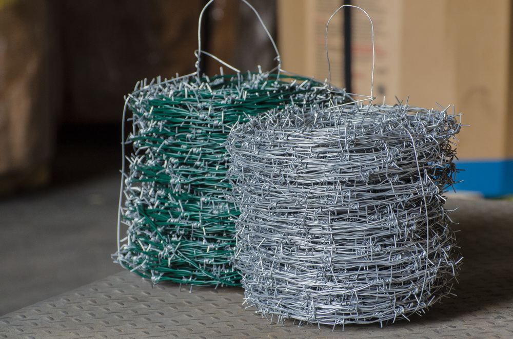 Galvanized or PVC Barbed Wire